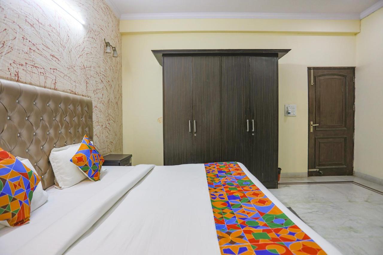 Fabexpress Hm Palace Hotel Noida Exterior photo
