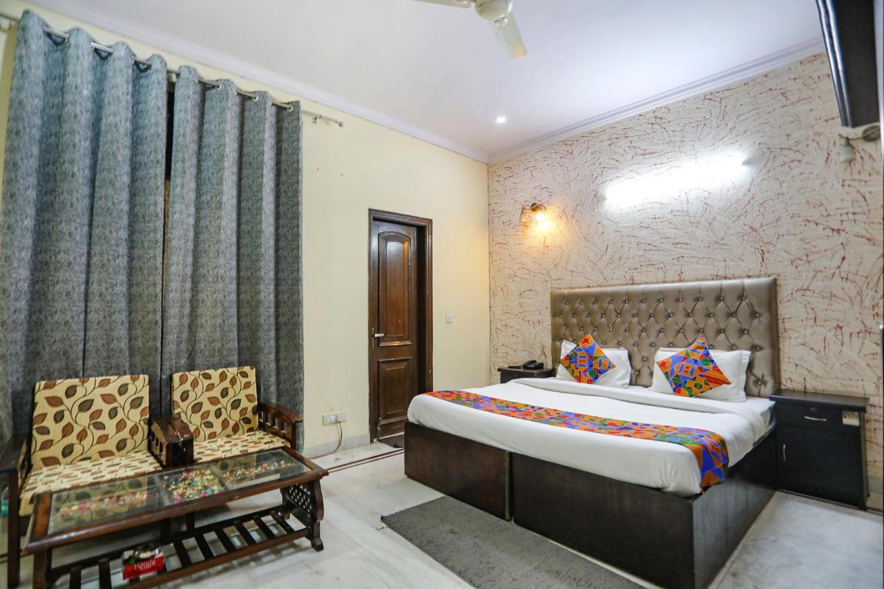 Fabexpress Hm Palace Hotel Noida Exterior photo