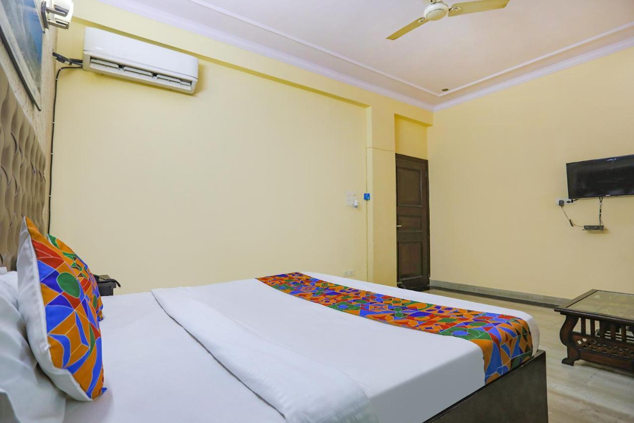 Fabexpress Hm Palace Hotel Noida Exterior photo