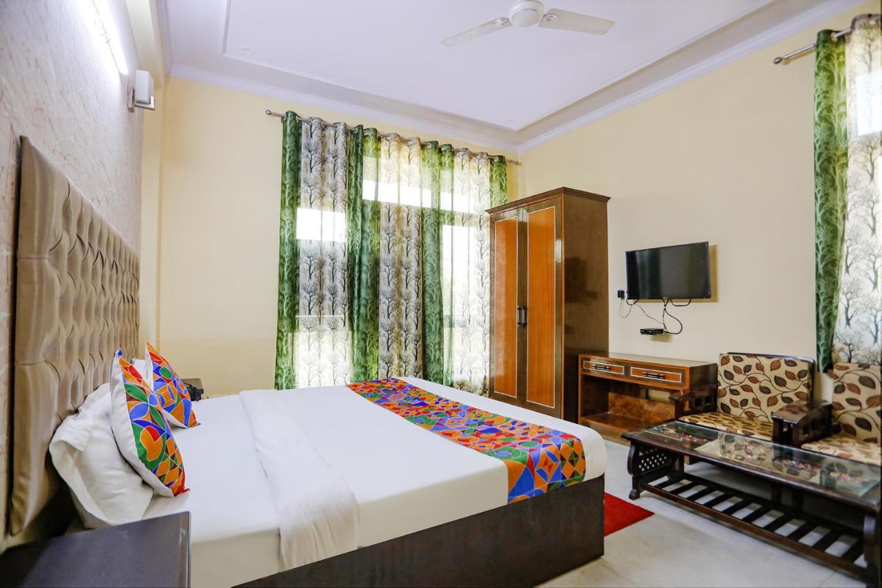 Fabexpress Hm Palace Hotel Noida Exterior photo